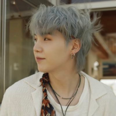 batakiarataskun's profile picture. if you’re ever sad, just hug your homie’s leg🥺💓 (only @yeongwonhirainn will get this) | she/her | BLACK LIVES MATTER!!!