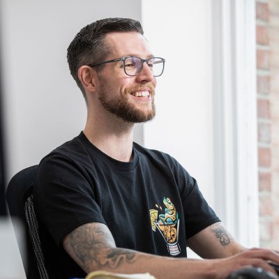 Freelance front end web developer, player of video games, and draw-er of silly pictures.