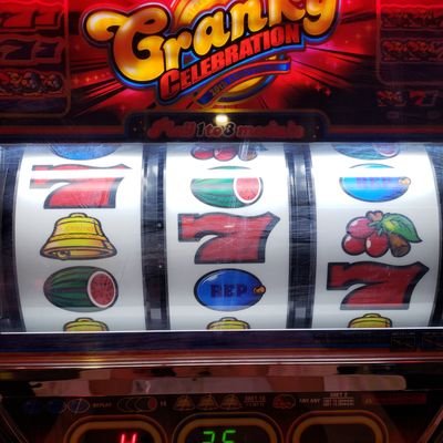 Kiriyamaakiko19's profile picture. 世の中は金だと痛感させられた人生を送っております。ギャンブルでお小遣いを増やせるのか実験中！
毎月5万円のお小遣いをスロットと競艇で増やすことが出来るのか！やりたい事やって人生楽しみましょ♪