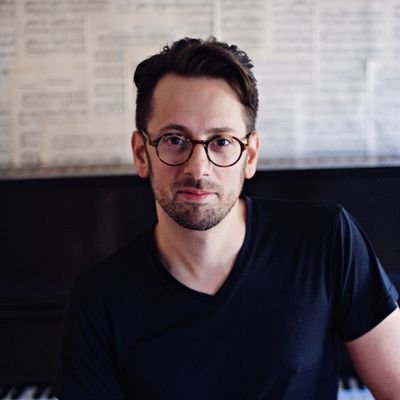 jwiegratz's profile picture. 📈  3x Crypto Winter Survivor // Algo-based Investing //
🐶  Corgi Dad // 🏁 Sim Racer // ✈️ Traveler