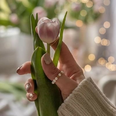عندما ينتهي الاهتمام ...
يصبح الوجود كـ الغياب..🎼🖤