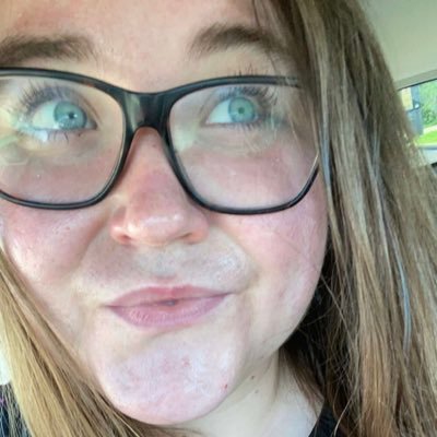 nagrom_e_kilwag's profile picture. dont mind me, im just a garbage person here to enjoy this glorious dumpster fire 🔥