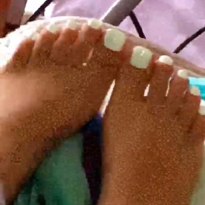 I sell feet pic hit me up for more info 😉
