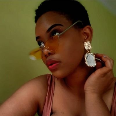 Plus size model 💃 @Queenleebou on Instagram 📸 chef👩🍳 SweetwayRoad owner place your order now 📒
scones
cupcakes
birthday cakes