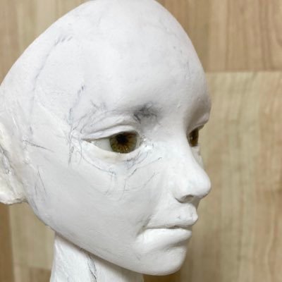 ディーラー名 TAKE_0 (テイクゼロ)でたまにイベントに出ています。作る事全般好きです。今は教室に通って球体関節人形作っています。