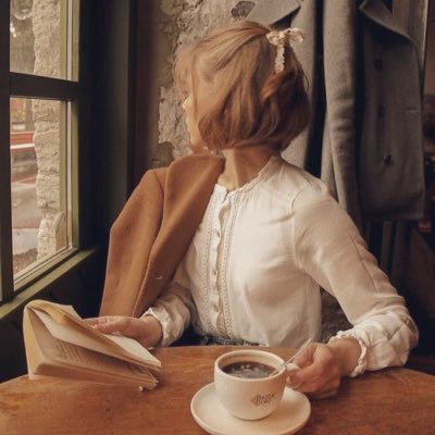 Odile_souchet's profile picture. “Nessuno può far tacere i libri.” Account ispirato ad una storia vera. 
Teoricamente sarei la sig.ra Gustafson
(she||her)