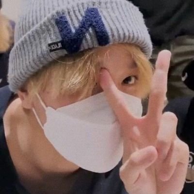 lvldnghyck's profile picture. •safe place•