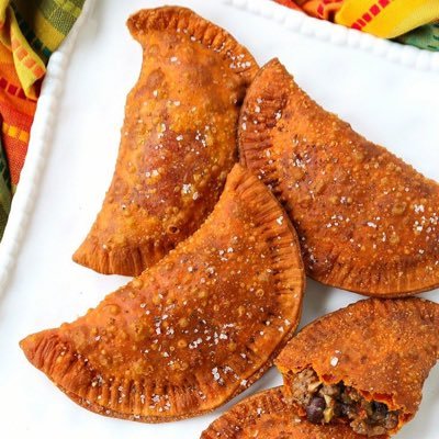 We bring you Empanadas & Fries at a high rate! 👍🏾