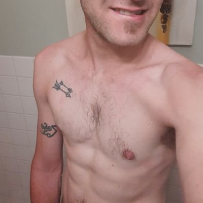 RileyH420's profile picture. MN USA
Musician