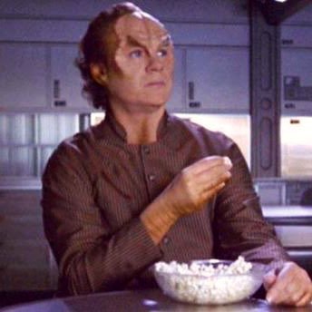 Commander Tucker hosts only the best movies in the mess hall. #StarTrekEnterprise silliness inspired by the #SubplotsFam (and written by @frebodar)