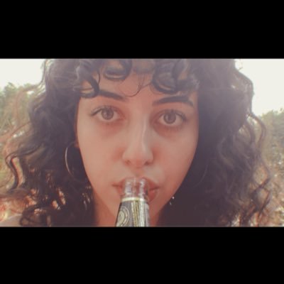 msskeci's profile picture. Masmavi bir gökyüzü olsaydım keşke, o zaman bulutlarım ve gökkuşağım olabilirdi ☁️