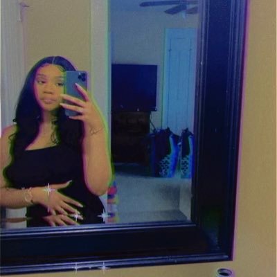 Royallylaniya's profile picture. 