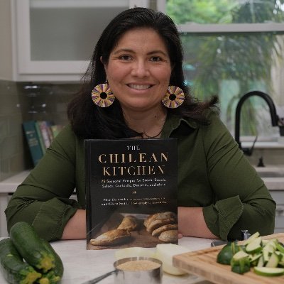 Bilingual cookbook author, urban farmer. 
https://t.co/efmd1fnq2i
Pronouns: She/her/hers/ella
#recetas con raíces en Chile