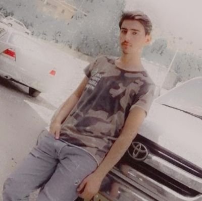 پــیــاوی مــەزن لــەخـۆی دەکــۆلیـتـەوە پـیـاوی بــجـوک لــە خــەڵــک🥴