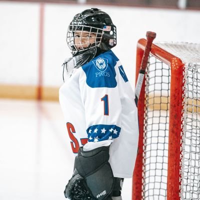 11 years old hockey goalie 🏒🥅 | Fav goalies: 🌸 | IG: @Adryan_w8s | Acct 👀 parents