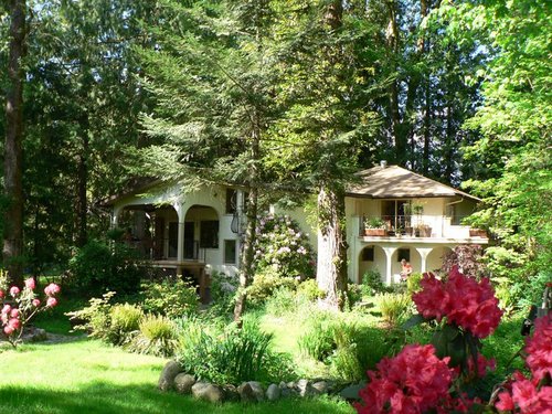 RIVERANDROSEBB's profile picture. Gorgeous getaway minutes from Golden Ears Park, Allouette Lake and WildPlay. Spacious 650sf  two-floored, two-balconies suite with XL Jacuzzi.