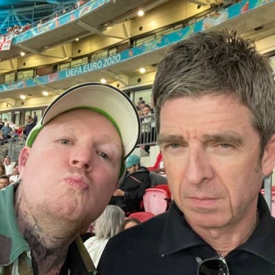 Oasis / football fanatic. Yo yo dieter. Spireite. Philadelphia Eagles, Phillies and 76ers fan. Undisputed connect 4 champion. Binge drinker