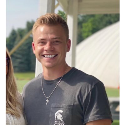 Pgy-2 @ William Beaumont University EM. Michigan State University. Be human, be where your feet are. Former College Athlete. #FirstGen #EmergencyMed #Leadership