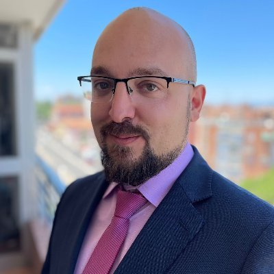 Assistant Professor of Organic Chemistry @ULL 🌱 International Master in Chess ♟️ Motorbike enthusiast 🏍️ LEGO builder 🧩
