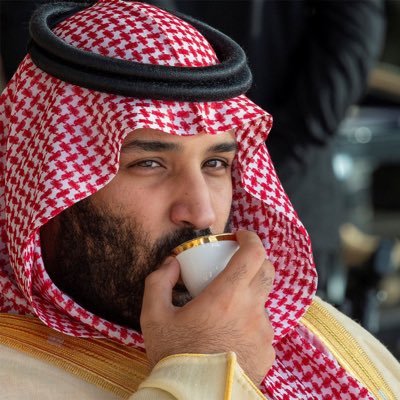فقير الحال ، فقير المال غني المبدأ وخالي البال ، أعف النفس واصلي الخمس ، واراعي ربي الأعظم .. ومهما صار مع الاقدار انا راضي باللذي مقسم 💫