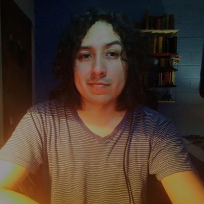 Amante de la música, del anime, mi guitarra, estudiante de Software.