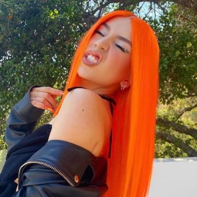 ➤ I'm an avatar since may 2020. My main twitter account is @moonypov. This is AVA MAX ONLY🧡