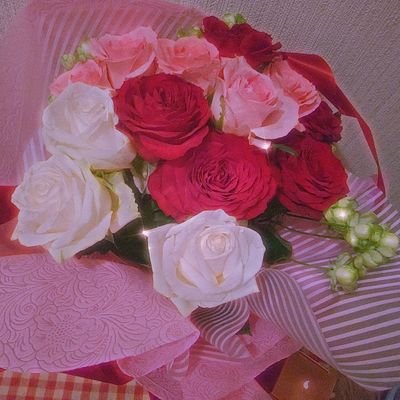 SixTONES垢。松村北斗くんにデビューの頃から気になりつつありましたが、レッドアイズの小牧要で沼落ちてしまいました😍
母世代の大人です🖤アラフォー以上の方と仲良くなれたら嬉しいです😊
