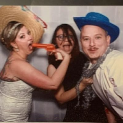 Sometimes I tweet funny stuff.
Trying to be a better person every day
#GoBills #FuckCancer
#Tacos #Tattoos #ShareMoments