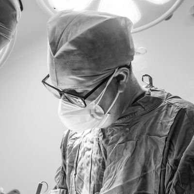 Medico especialista en Cirugía general y cirugía laparoscopica.