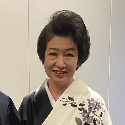 着付け教室 日本着装百合乃会 尾関教室です😊 昭和区八事日赤駅から徒歩12分に本部の尾関教室があります。 お車の方は駐車場が敷地にあります。 コロナ対策実施で少人数制お稽古です😄お問い合わせはDMまたはお電話にてよろしくお願いします🤲