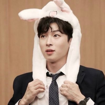 twoyearsago0's profile picture. 안냐쎄요!!!!!