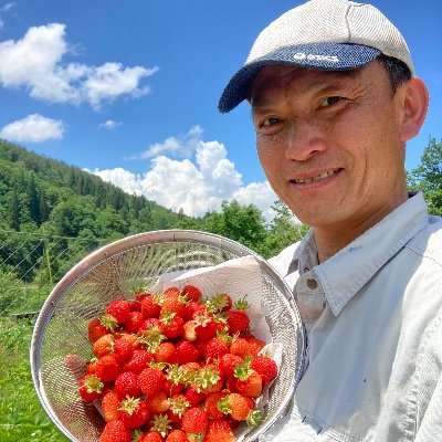 北アルプス山麓の自然豊かな飛騨市神岡町山之村地区で特産品の寒干し大根、高糖度トウモロコシ「カミオカスターコーン」を栽培 。 飛騨産の野菜や山菜、キノコを使用したカフェ植村を経営。農家、カフェのマスター、自然ガイドと飛騨中を駆け回っています。平成21年森林ガイドとして「森の名手・名人100人」に選定。 石橋自然農園