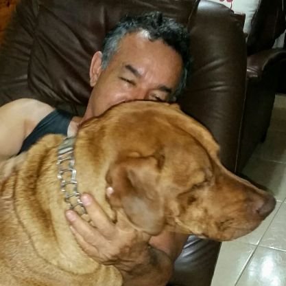 La lealtad es mi religión, mi tierra Antioquia, soy de derecha pura.... Uribista por convicción y por agradecimiento, amo los animales y adoro mi familia.