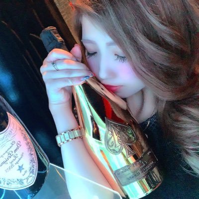 chanmoe___'s profile picture. 頑張りすぎない事を頑張ろう☺︎︎☺︎︎ #塩マニア             大きくなったらTDLで挙式をすることです。