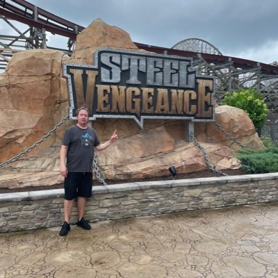 Jyving and thriving at theme parks all over the world. CC:160🏒 too! 📷 @pikemanadventu1