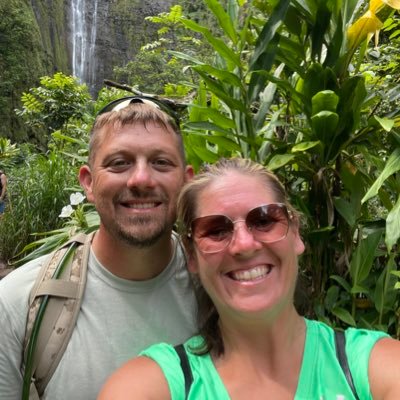Mom of 4, wife, music lover, reader, runner, volleyball-soccer-basketball-track mom, Iowa Hawkeyes, Chicago Cubs and Chicago Bears fan!