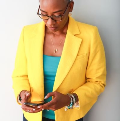 Career Strategist helping 1st- and 2nd-generation Immigrants in NY🌟
Résumé/CV Writer🖋LinkedIn Profiles🖋Military to Civilian Transition🖋 Digital Branding 🌟