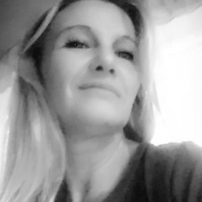 Lizellemc's profile picture. Just me. What you see is what you get.