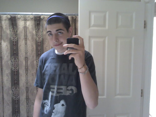 uncle_donny's profile picture. i keep ahead of the pack, and have alot to say. try and keep up :)