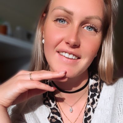 24 // westcoast girl // horses are life // aka positief geschift // teacher Vesalius Oostende // CRAZY in love with Miel 💋