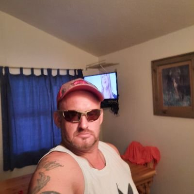 I am a very competitive person and would move mountains to help out the fellow man love the Arkansas Razorbacks. Hunting, fishing,and good music and friends