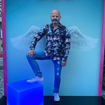 nekde za risi dobra a zla je zahrada, v ni se setkame