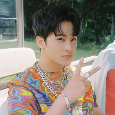 𝐚𝐮𝐭𝐡𝐨𝐫𝐞𝐝 𝐛𝐲 𝐚 𝐟𝐚𝐧 ╱ Canada boy who was born on August 2, 1999. Mark Lee is name. KampoengSM.