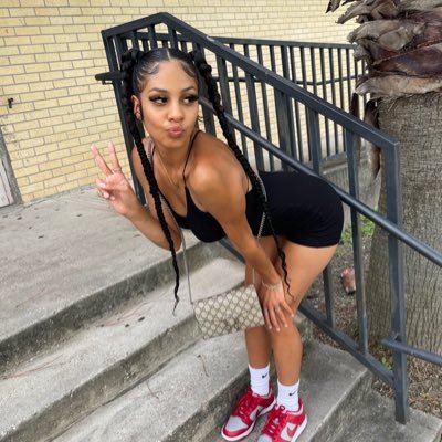 wilddessy's profile picture. New Twitter ! @_ashleyDesiree hacked