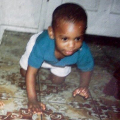 miketee_'s profile picture. “sighs”