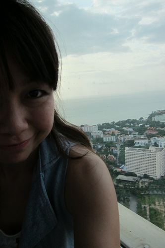 small  girl who like to observe  a big world.