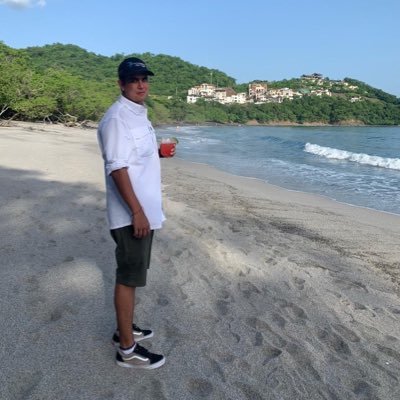 Economista••Administrador de Empresas••
