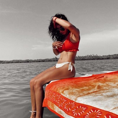 carlyyyyden's profile picture. 