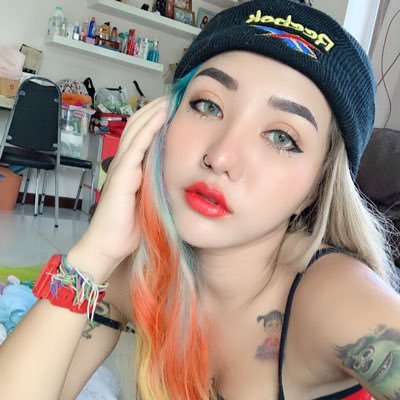 finkhippy3's profile picture. หญิงเรนโบว์