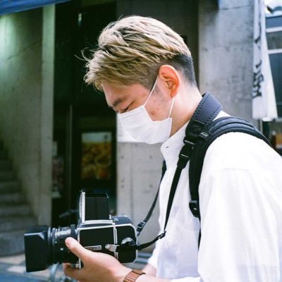 趣味で写真を撮っている人のアカウント / アイコンは本人だけど既に黒髪